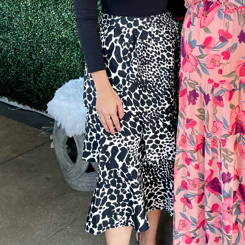 Who What Wear Black and Cream Print Tiered Midi Skirt